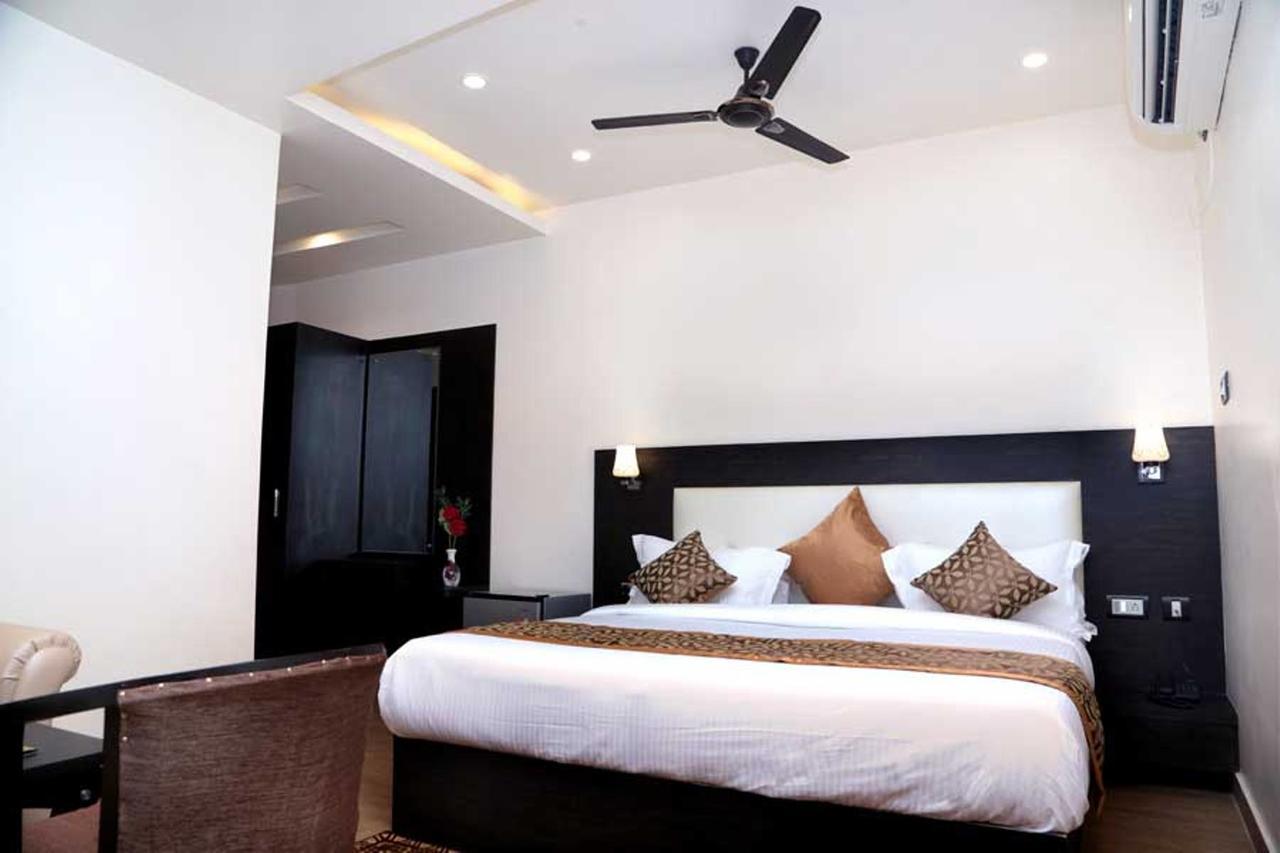 Hotel Vinayak Lifestyle Hotels Lucknow Exterior photo