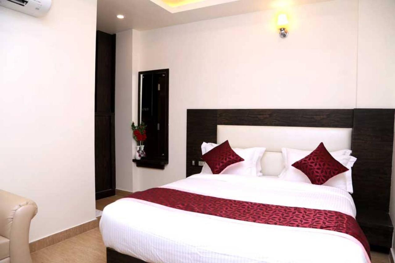 Hotel Vinayak Lifestyle Hotels Lucknow Exterior photo