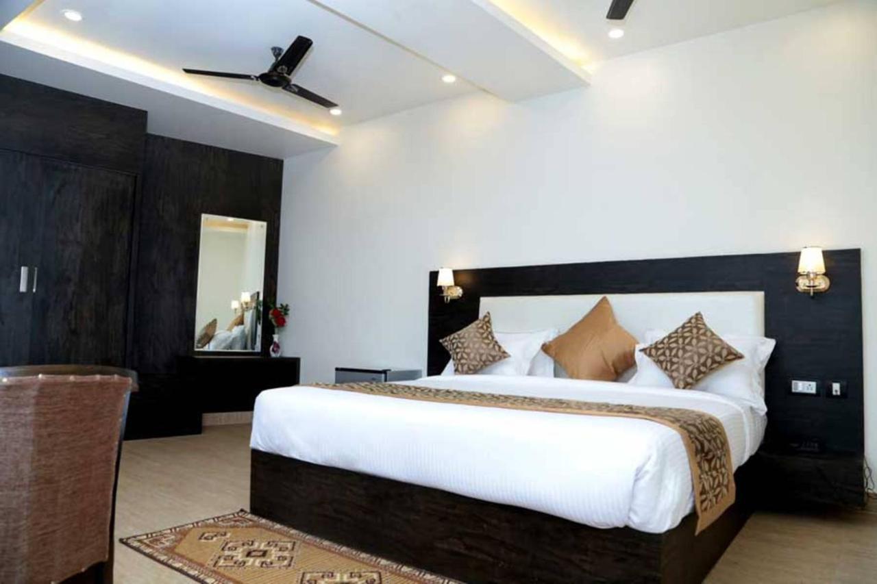 Hotel Vinayak Lifestyle Hotels Lucknow Exterior photo